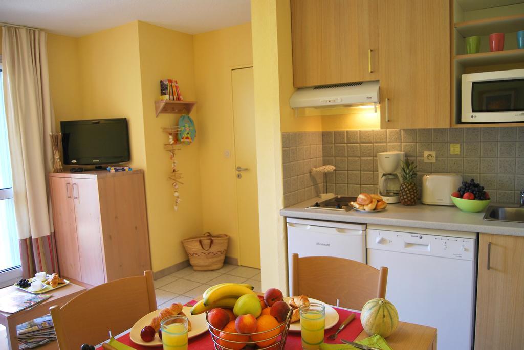 Lagrange Grand Bleu Vacances - Residence Le Village Des Aloes Cerbere Room photo