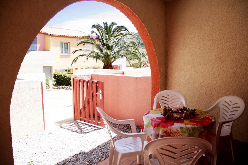 Lagrange Grand Bleu Vacances - Residence Le Village Des Aloes Cerbere Room photo